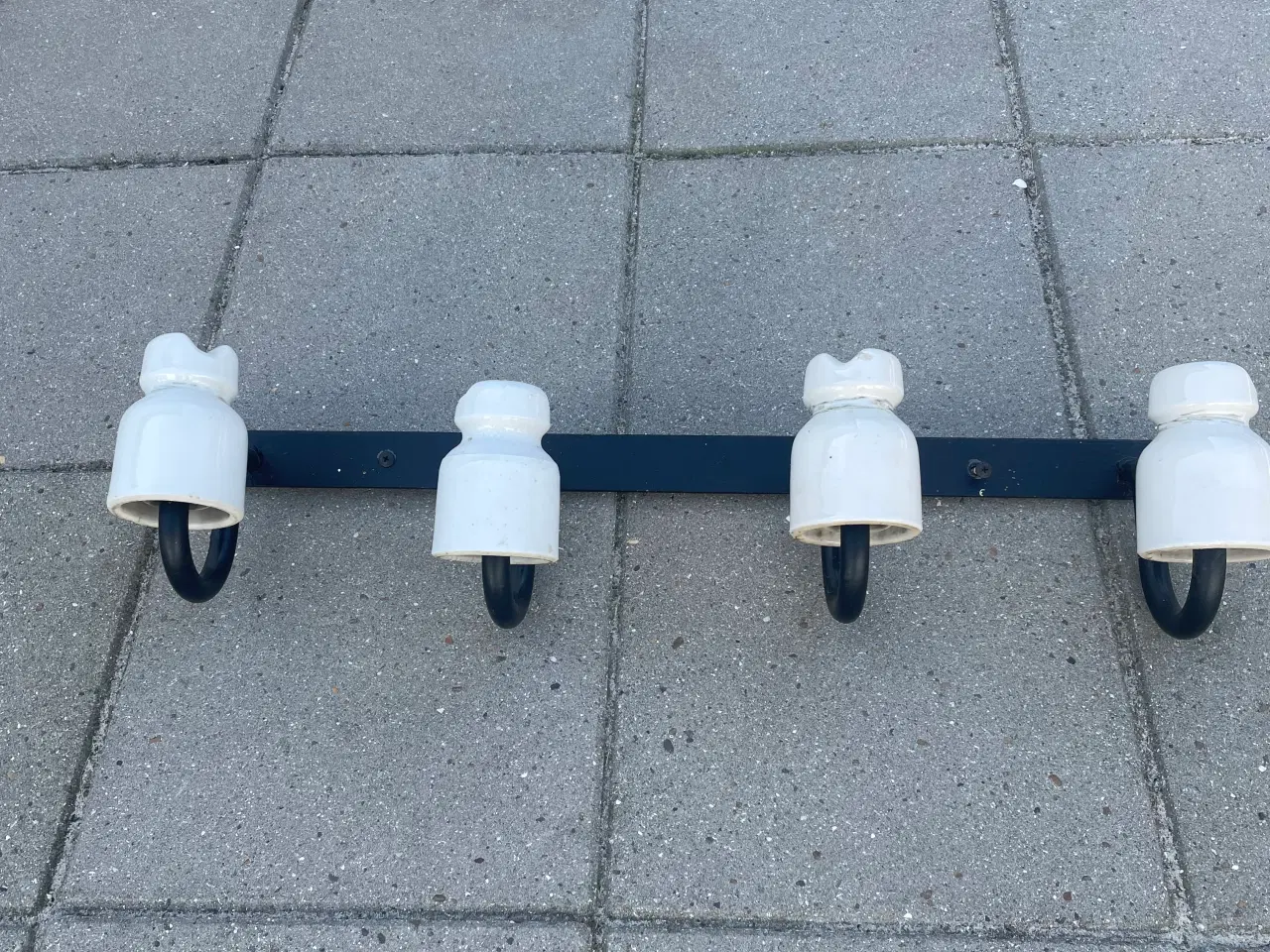 Billede 1 - Knagerække med 4 porcelæn knopper 