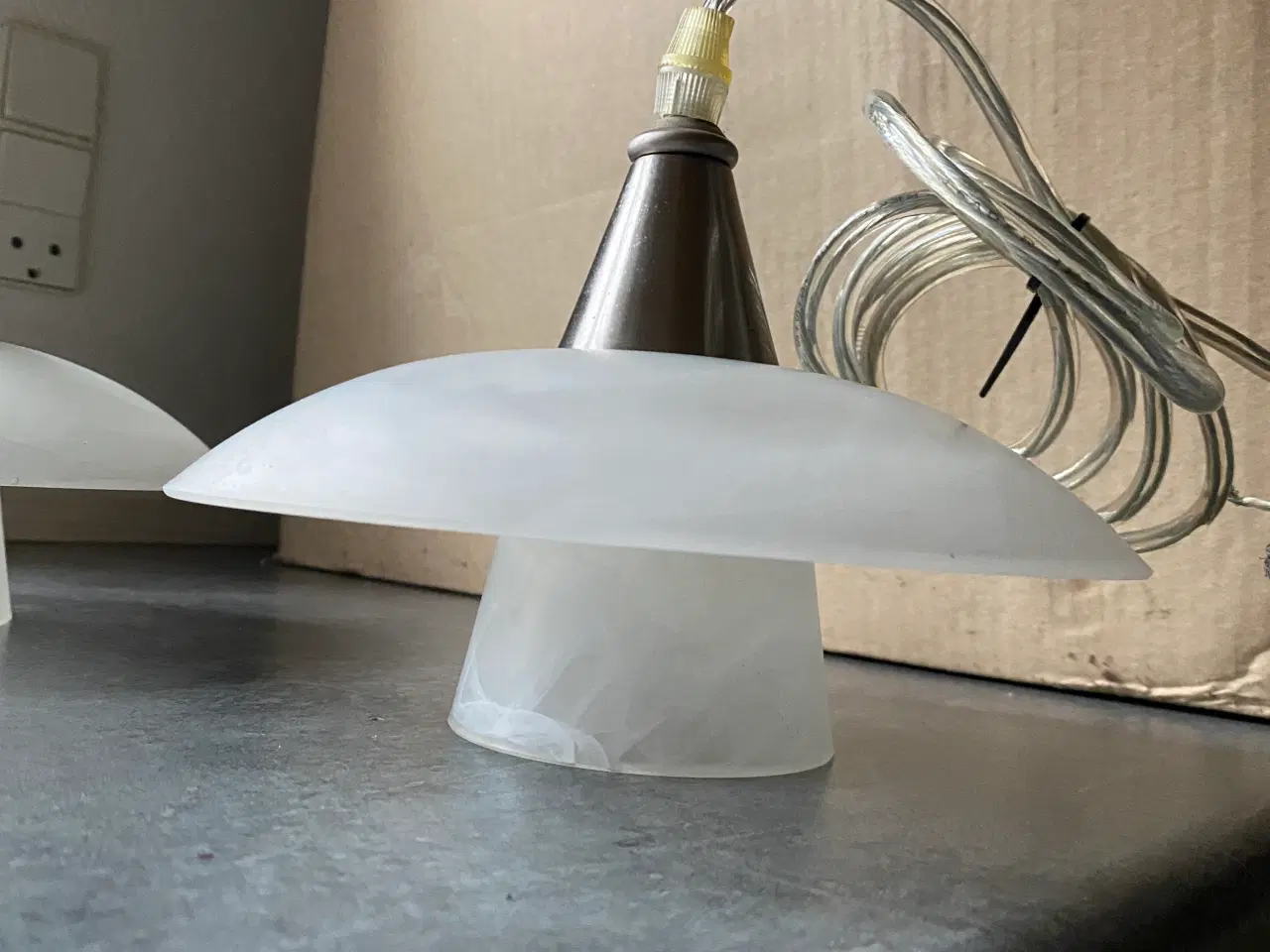 Billede 2 - 2 fine loftslamper med marmoreret glas