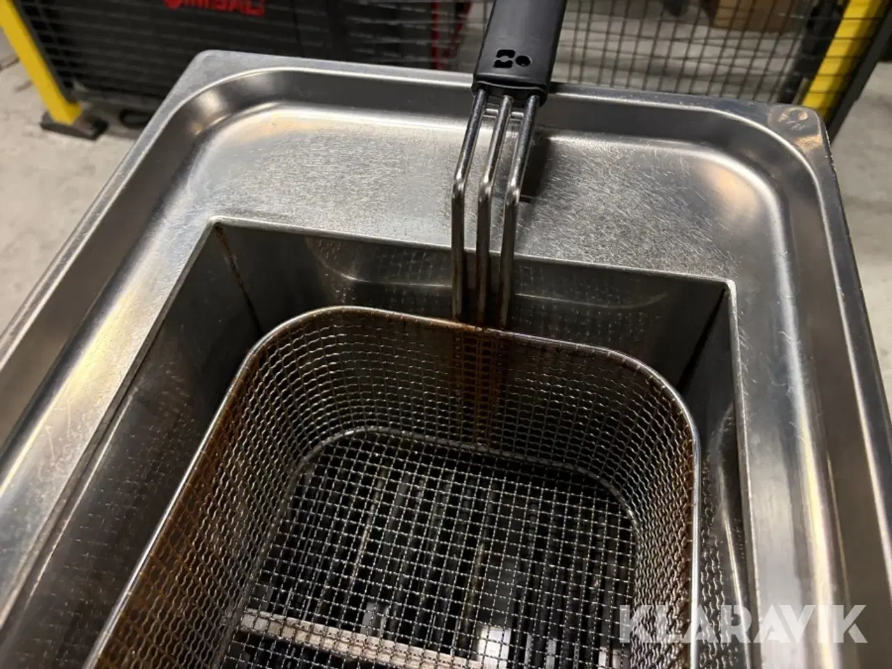 Billede 11 - Grill- og fastfoodstation komplet med friture, stegeplade, rullebrødrister, kontaktgrill og rustfrit arbejdsbord