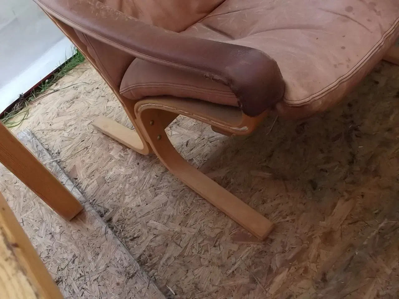 Billede 4 - Hvilestol i læder med skammel