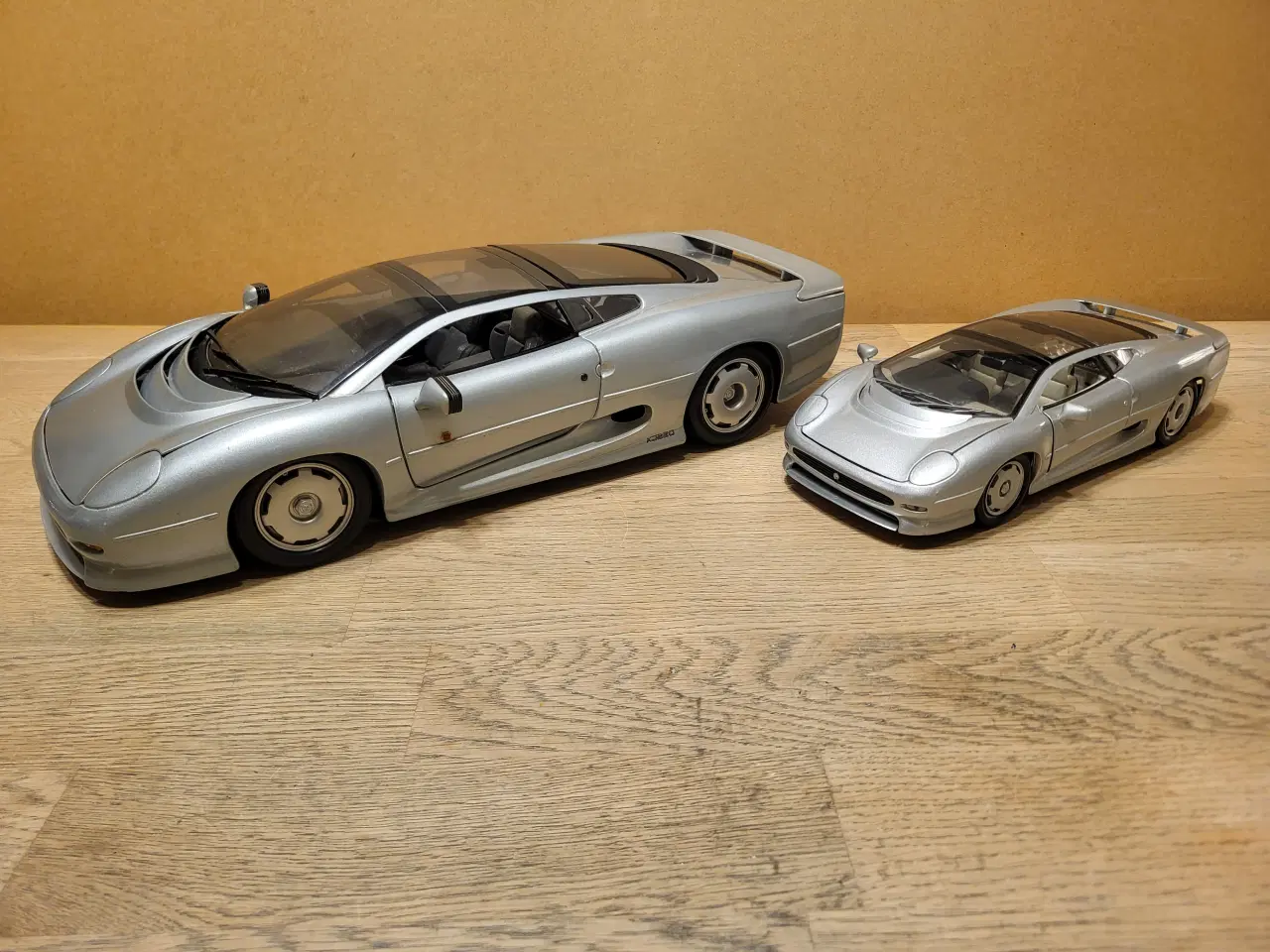 Billede 1 - Modelbiler Jaguar XJ220-1992 (str. 1:12)