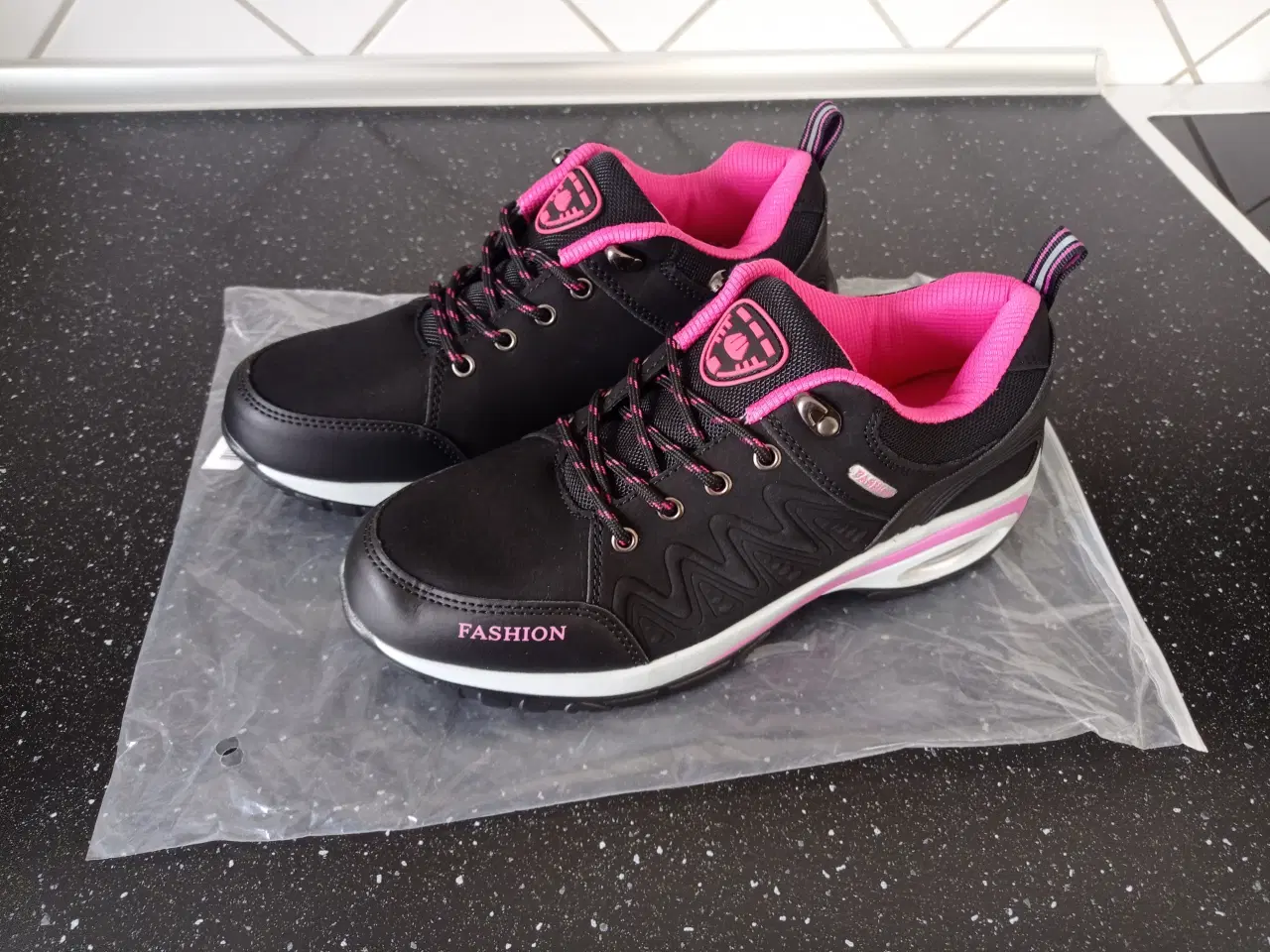 Billede 1 - FASHION Sneakers str. 42