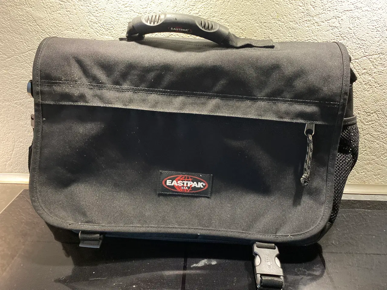 Billede 1 - Eastpak skuldertaske 