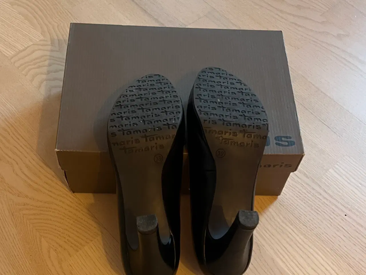 Billede 4 - Højhælede Tamaris str. 39