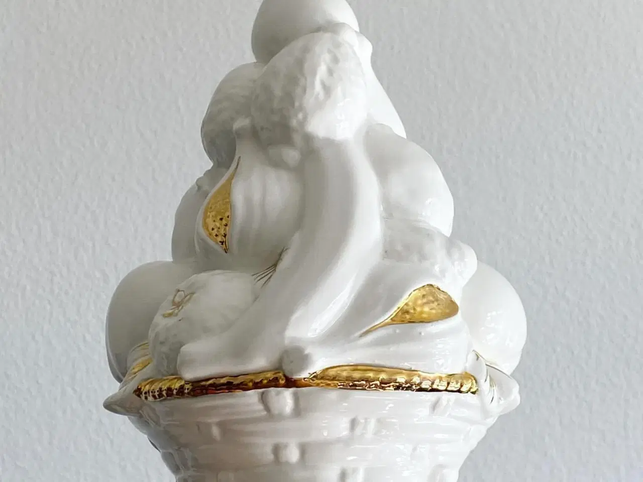 Billede 5 - Frugtkurv, hvid fajance m guld