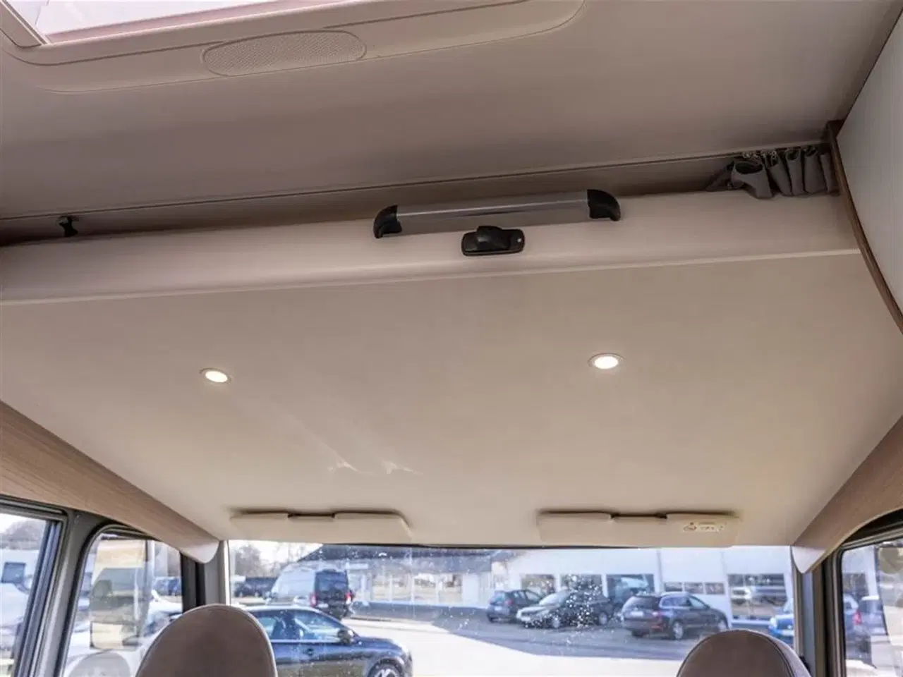 Billede 25 - 2021 - Carado I 338 Aut.   Topudstyret Helintegreret Carado med automatgear