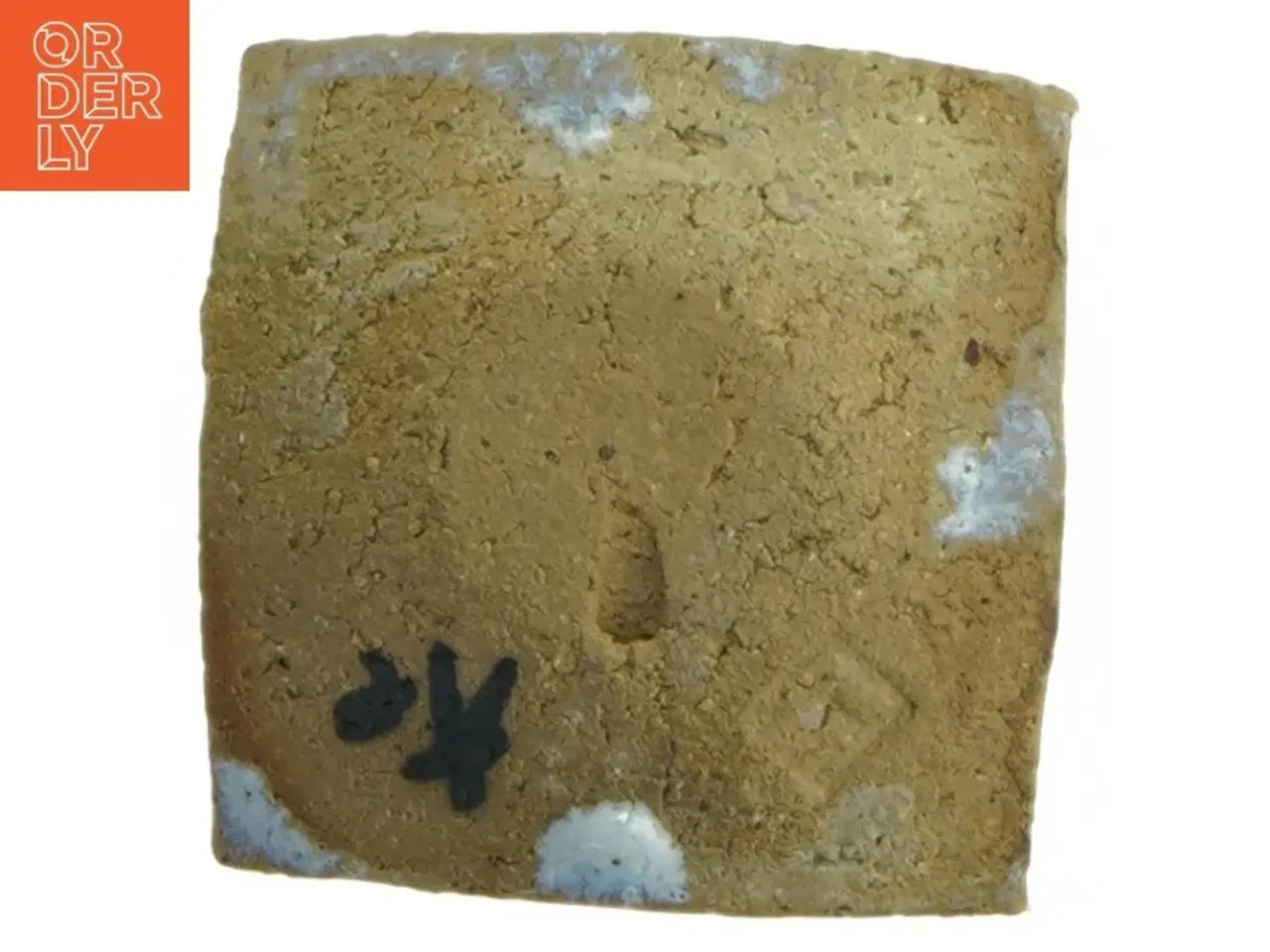 Billede 3 - Dekorativ keramikkvadrat med blå glasdetalje (str. 7,5x7 cm)