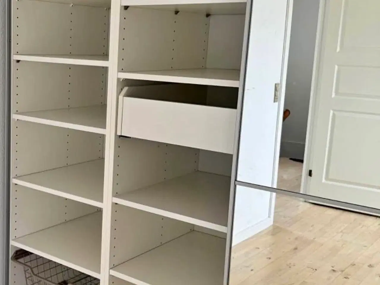 Billede 2 - Rummeligt Ikea PAX skab 