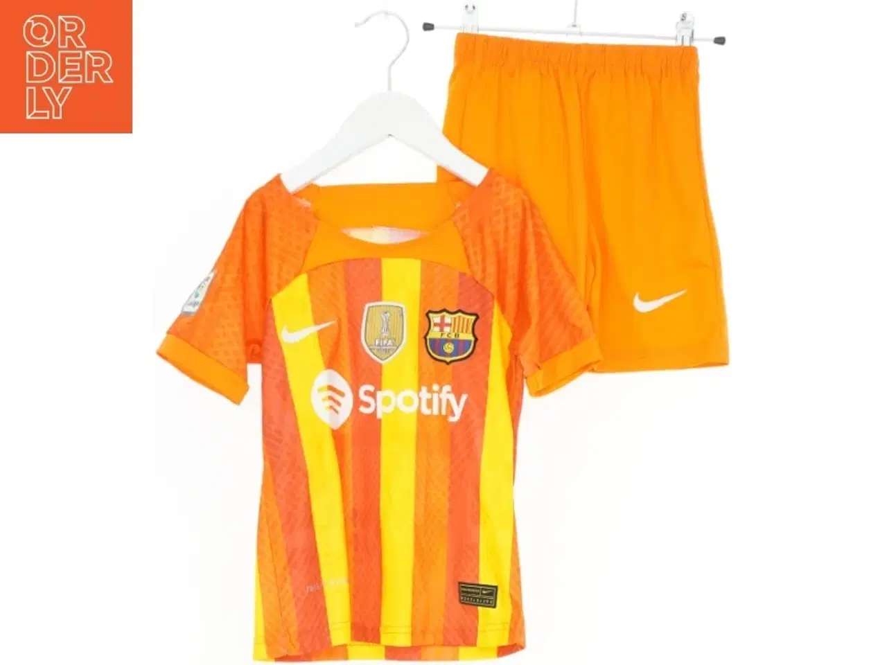 Billede 1 - FC Barcelona Børne Fodboldtrøje og Shorts fra Nike (str. 110)