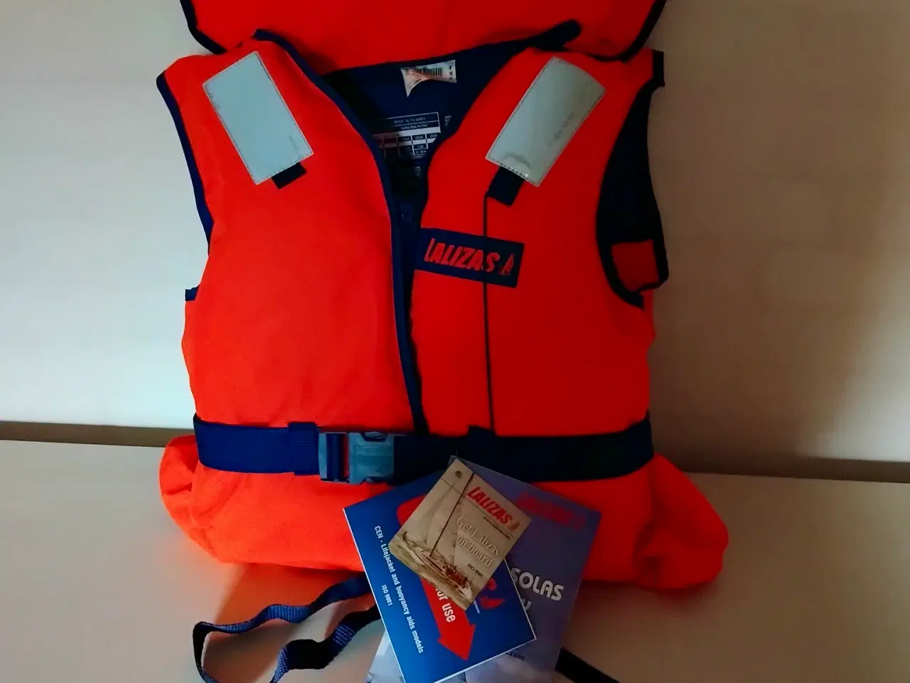 Billede 1 - Redningsvest ny 