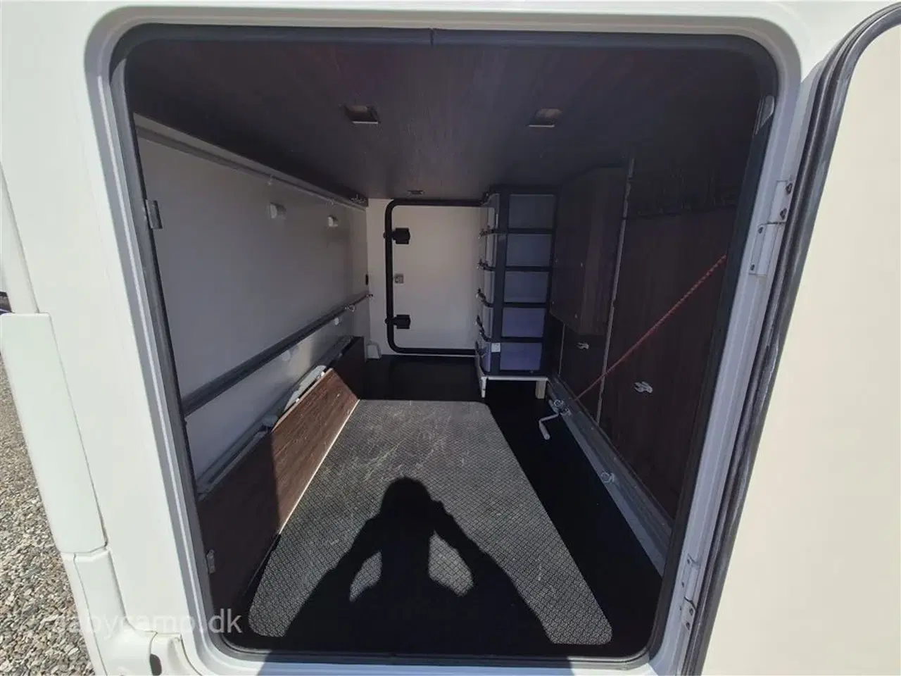 Billede 25 - 2019 - Benimar Tessoro 463   Markise. batteri. solcelle. lædersæder. undervognsbehandlet. Ekstra låse op Bil og Bo-del. fuld service frem til 98,000 km.