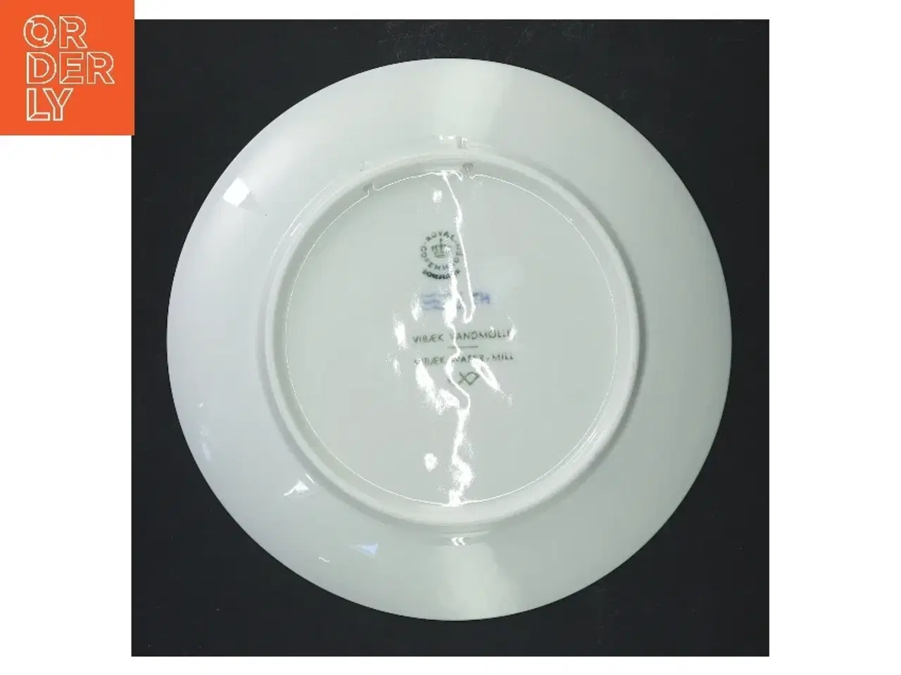 Billede 3 - Dekorativ platte fra 1976 fra Royal Copenhagen (str. Ø 18,5 cm)