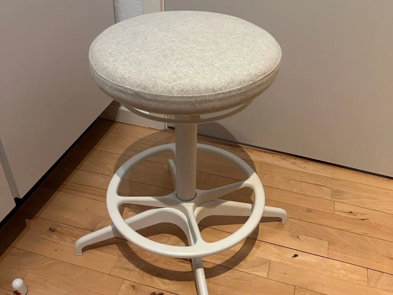 Billede 1 - IKEA LIDKULLEN roterende taburet/skammel 349,-