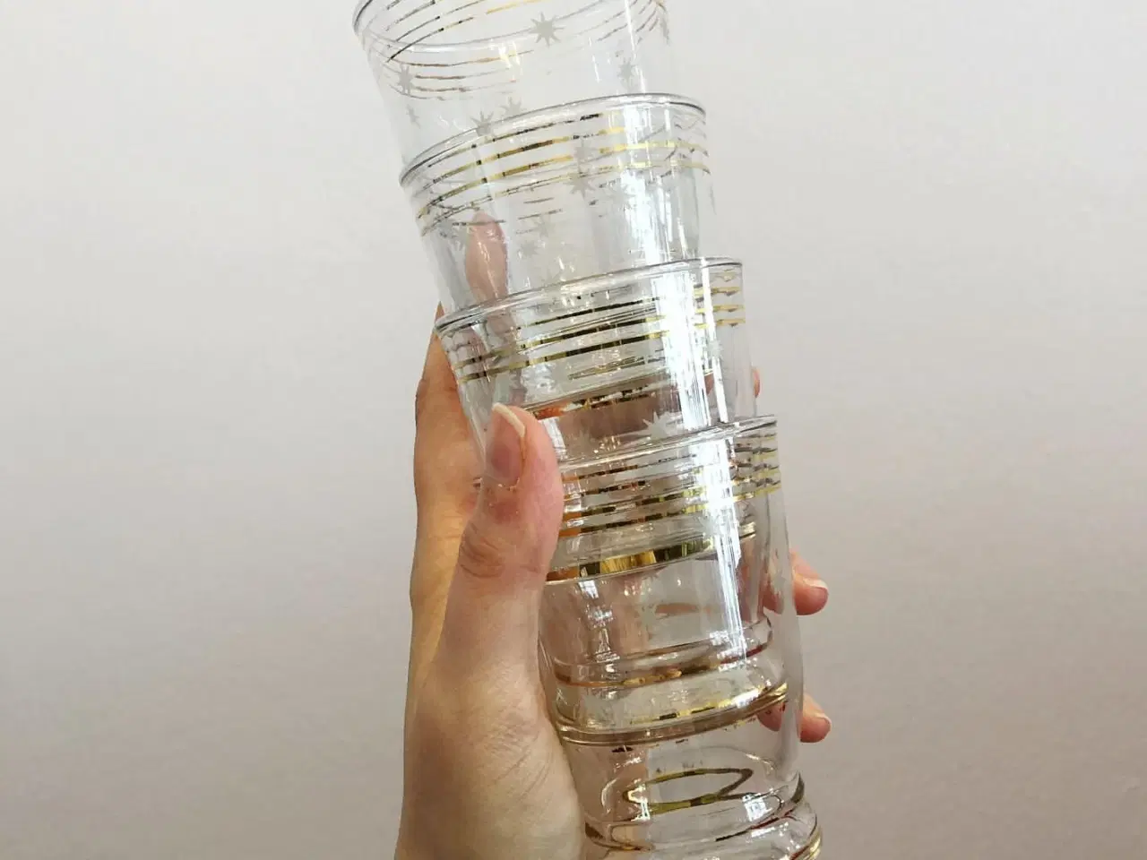 Billede 3 - Vandglas med guld og stjerner, 4 stk samlet