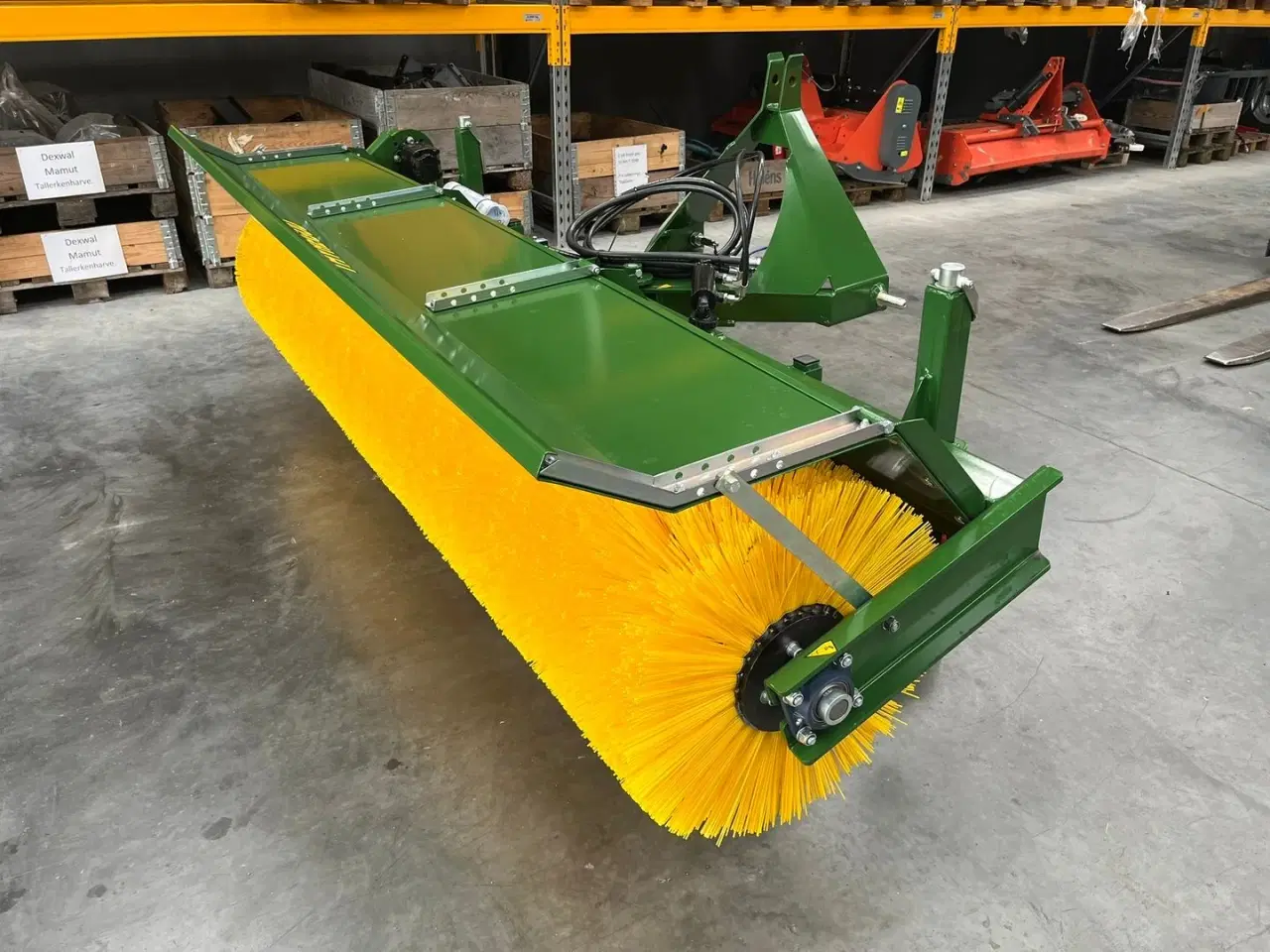 Billede 3 - Thyregod TK 2800 med nylon børster og hydraulisk sving. brede 2800 og feje brede 2500