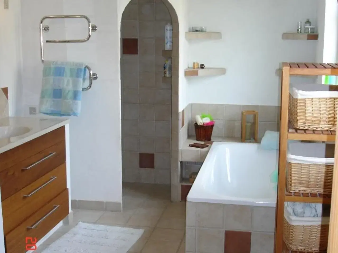 Billede 4 - Idyllisk landsted midt p� Bornholm ud til skoven- med plads til 3 generationer.