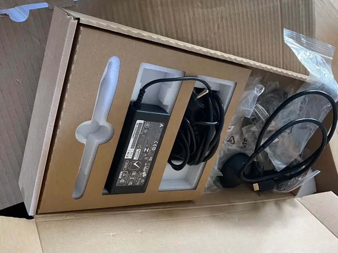 Billede 3 - Tegneskærm WACOM Cintiq Pro24 samt assoteret computertilbehør