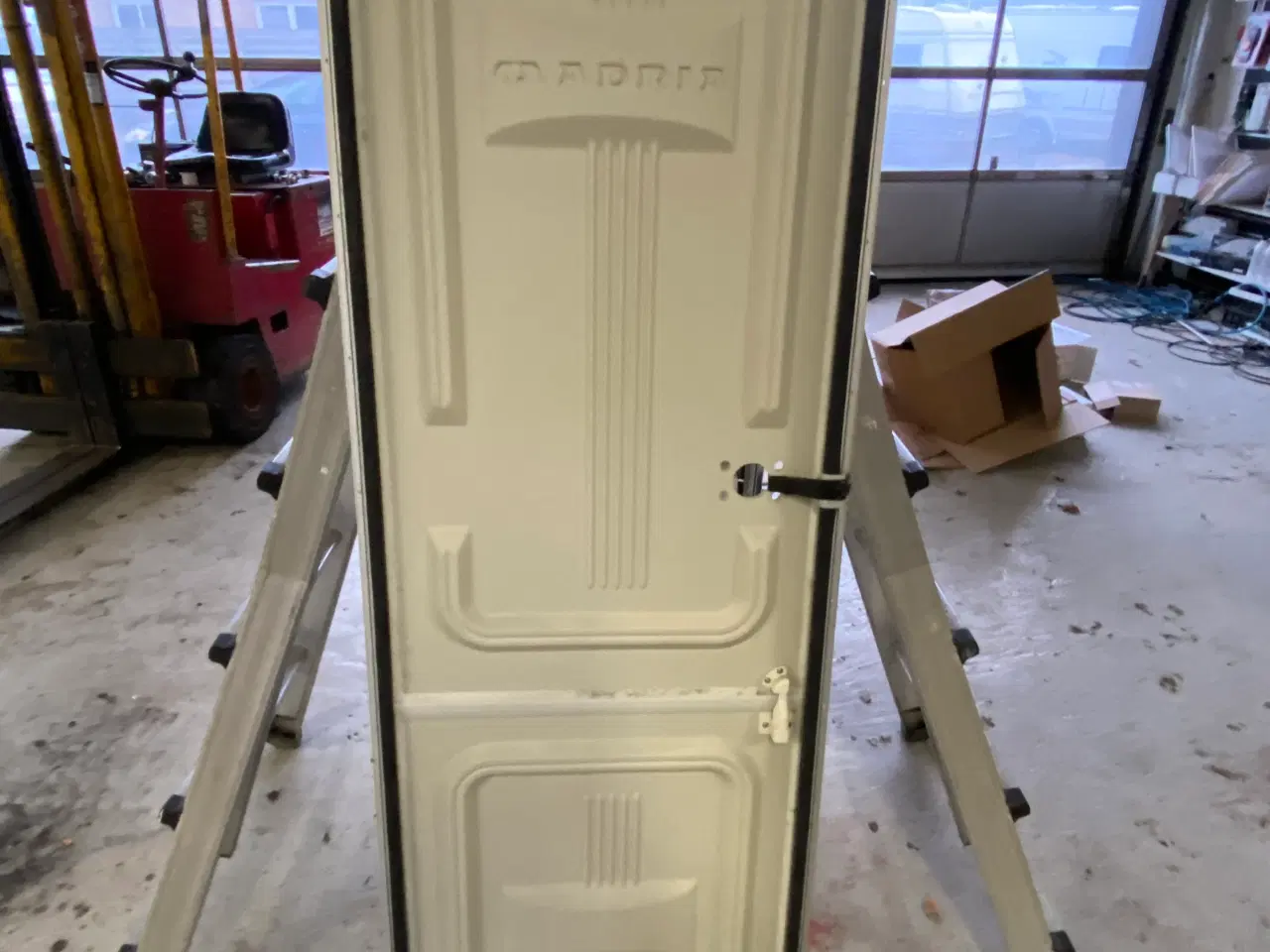Billede 2 - Adria dør