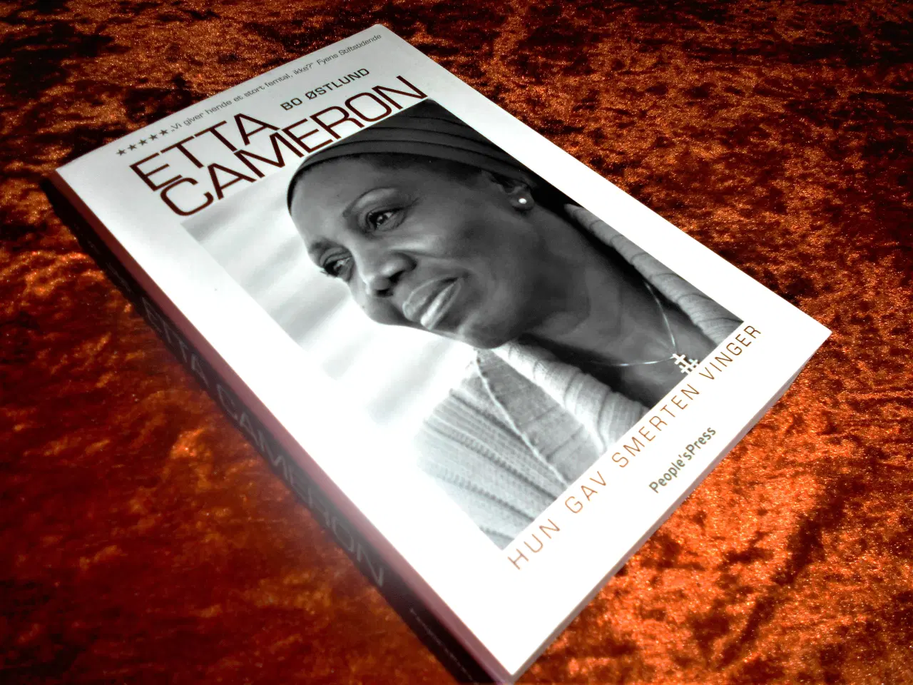 Billede 1 - Etta Cameron - hun gav smerten vinger,  Bo Østlund