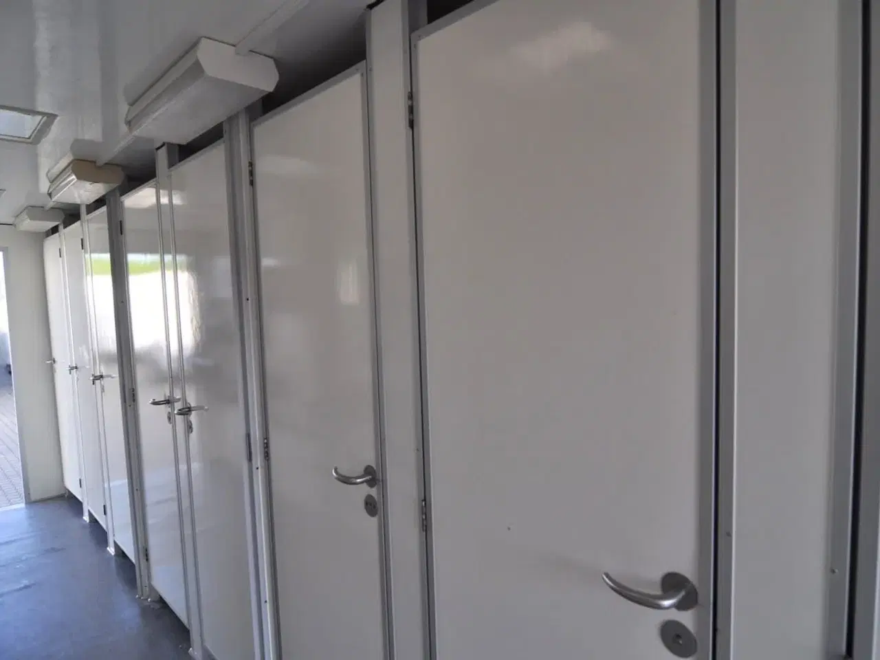 Billede 5 - Type 730: Toiletvogn med 10 toiletter