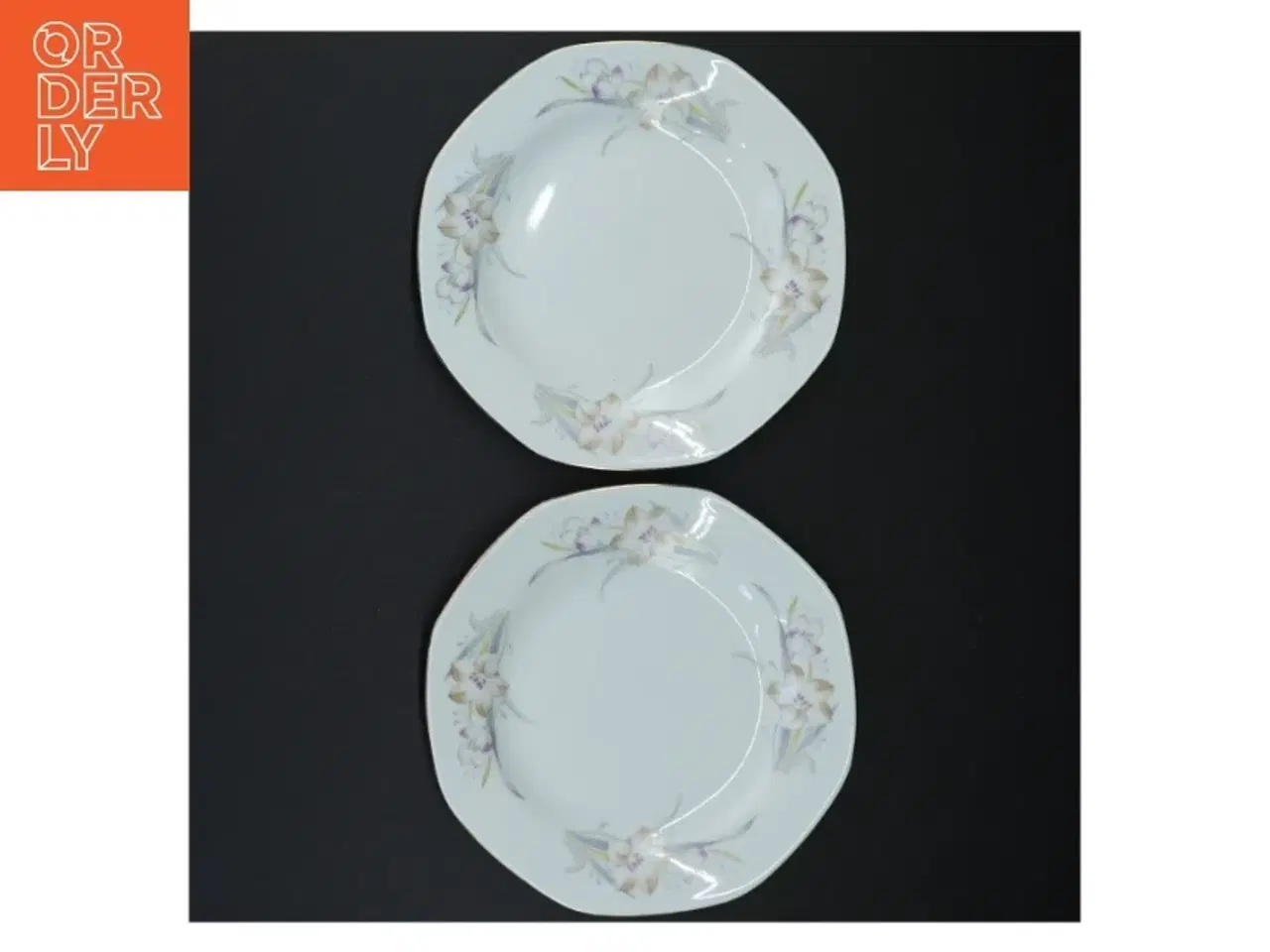 Billede 2 - Porcelænstallerkener med blomstermotiv (str. 17 x 2 cm)