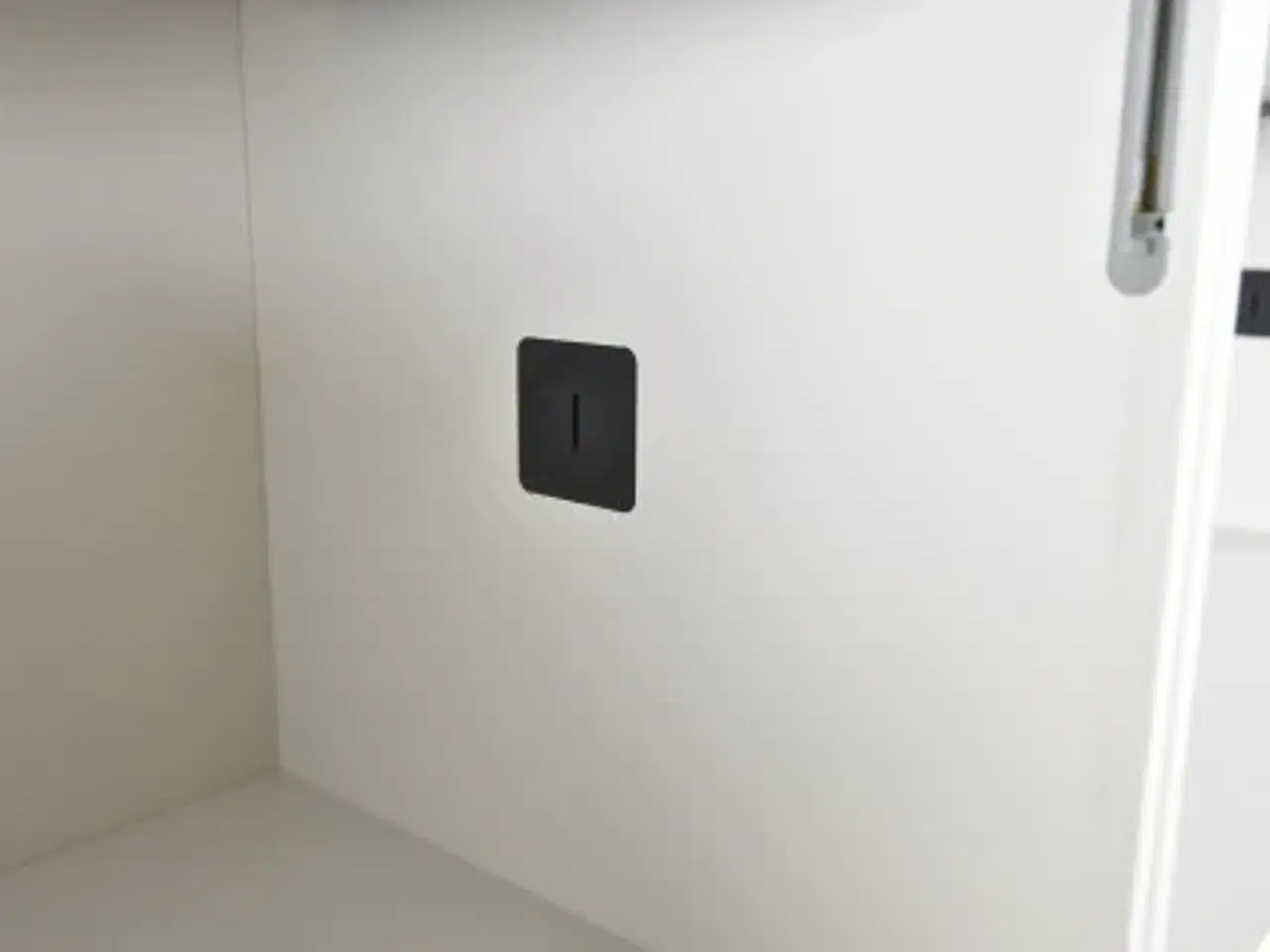 Billede 7 - Steelcase flexbox skab i hvid, 4 moduler