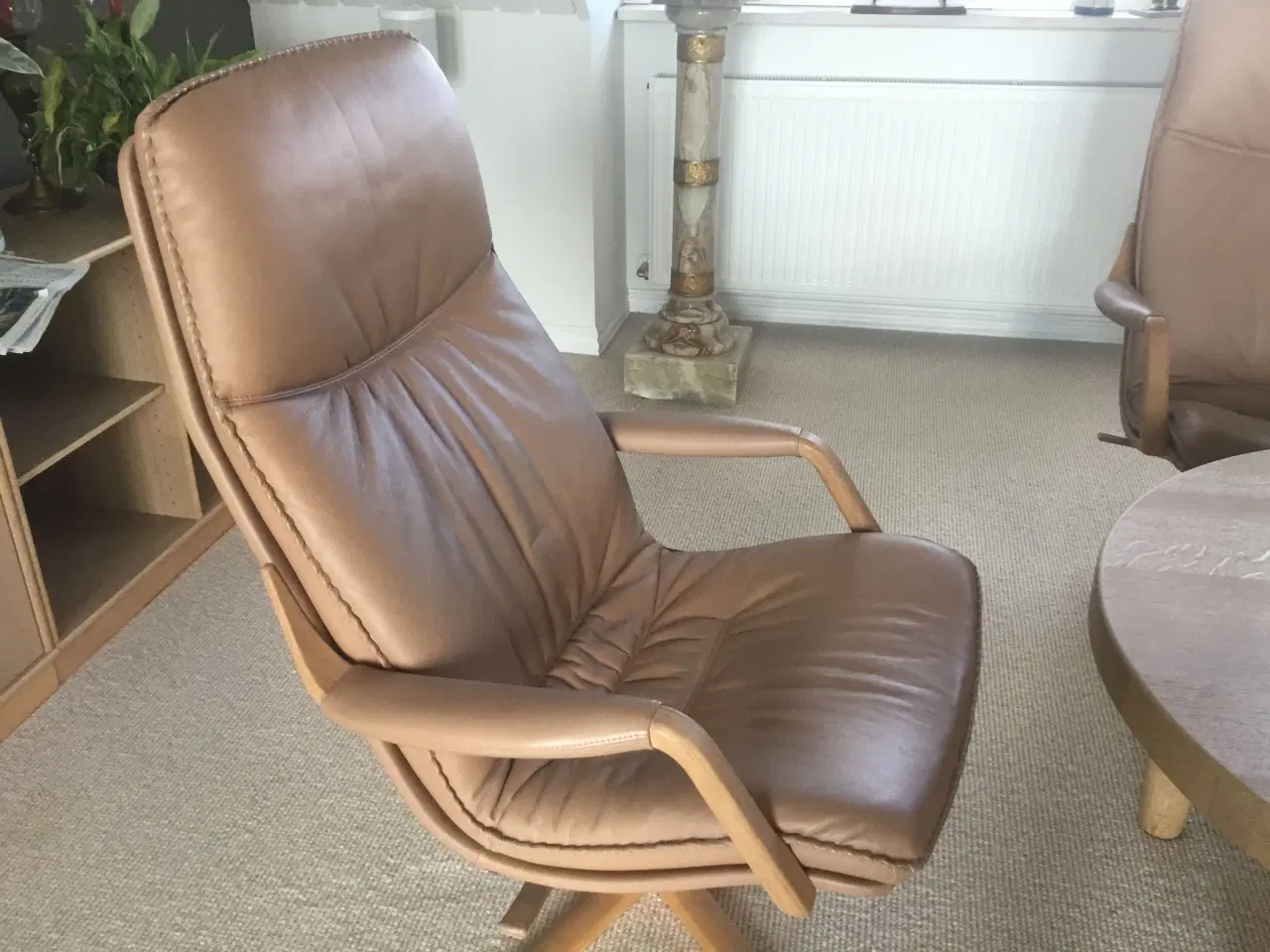 Billede 1 - 4 Berg Furniture Lænestole og rundt massiv egebord