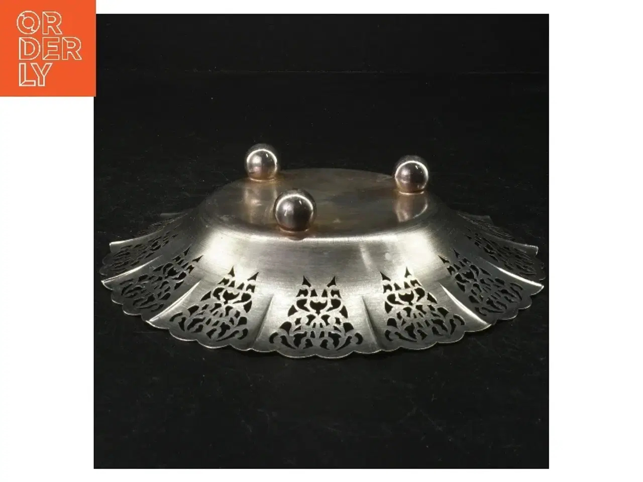 Billede 3 - Sølvfarvet frugtskål med udskæringer (str. 21,5x4,5 cm)