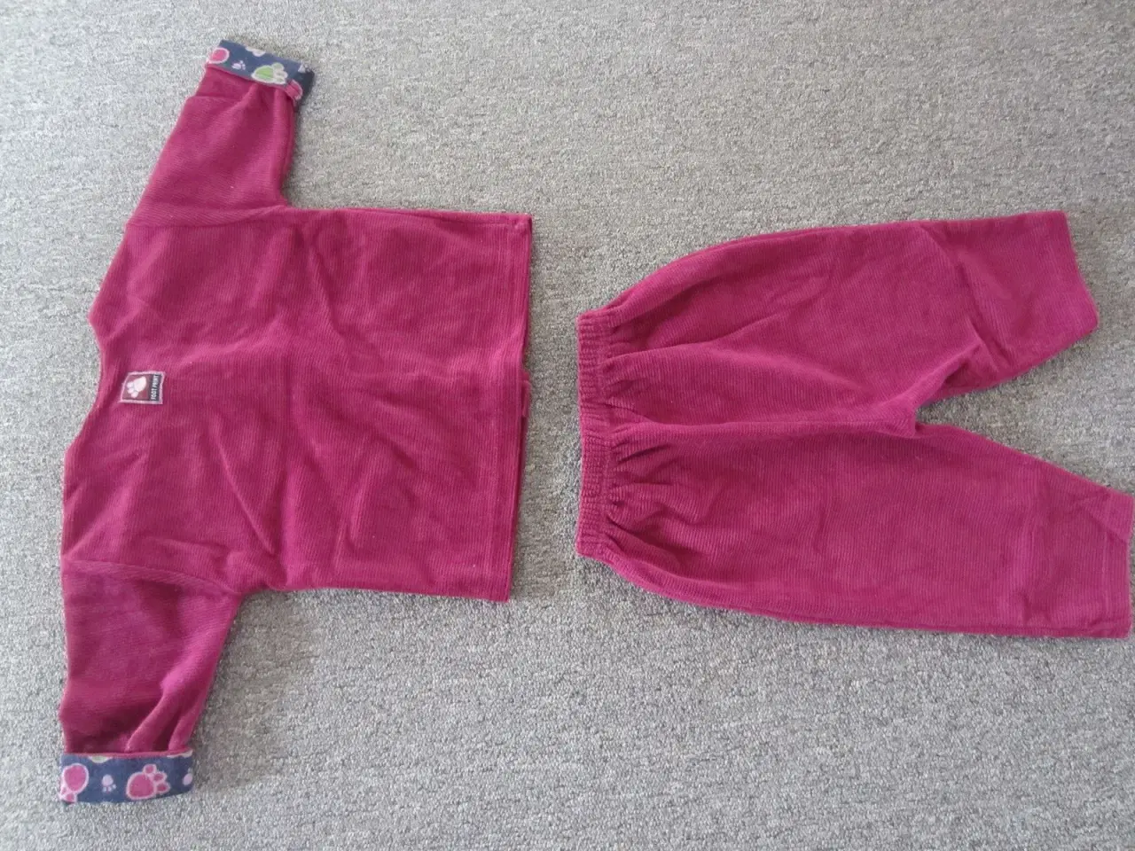 Billede 2 - Sæt af bluse og bukser til pige str. 60