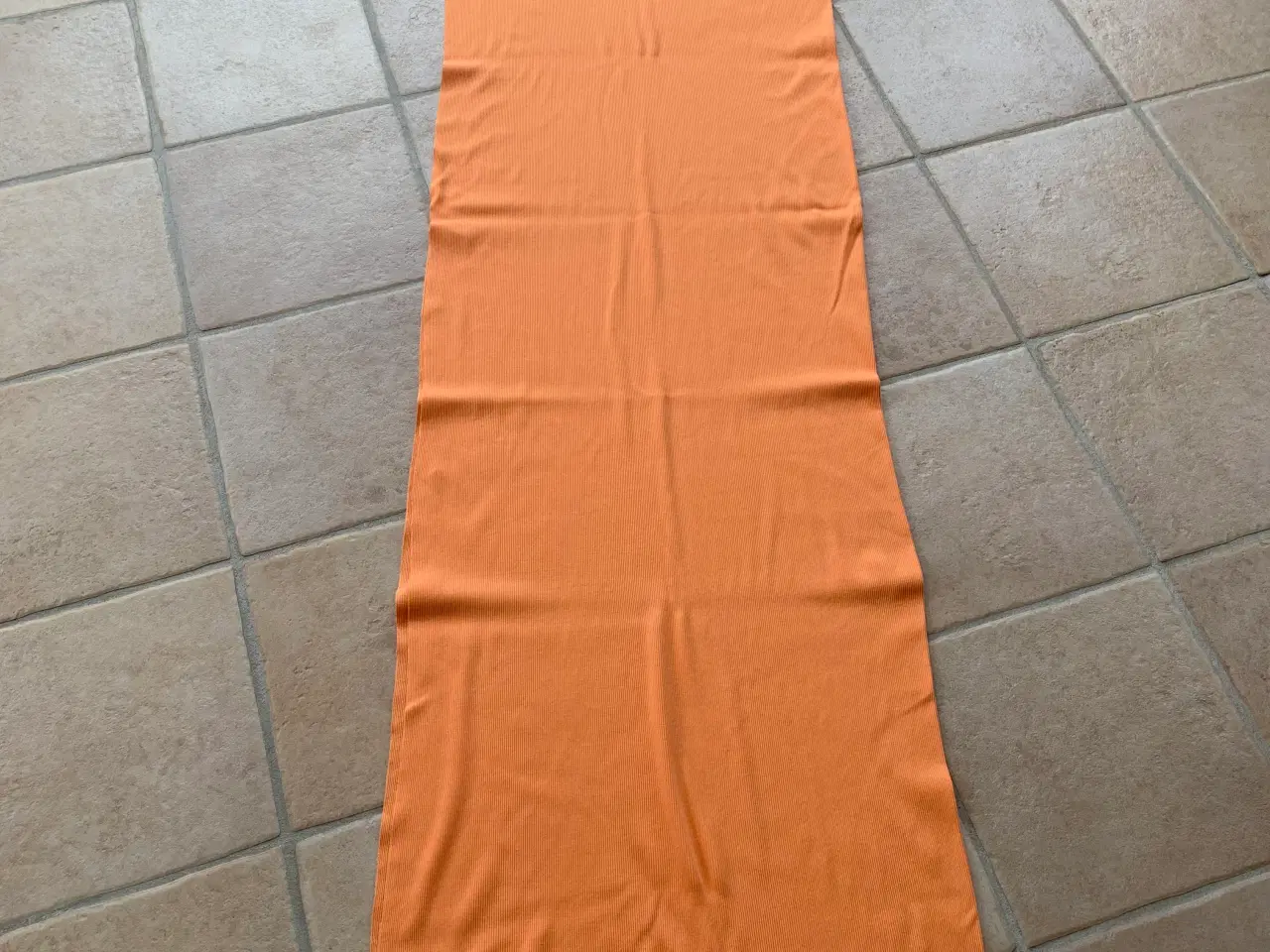 Billede 1 - Stof i orange farve