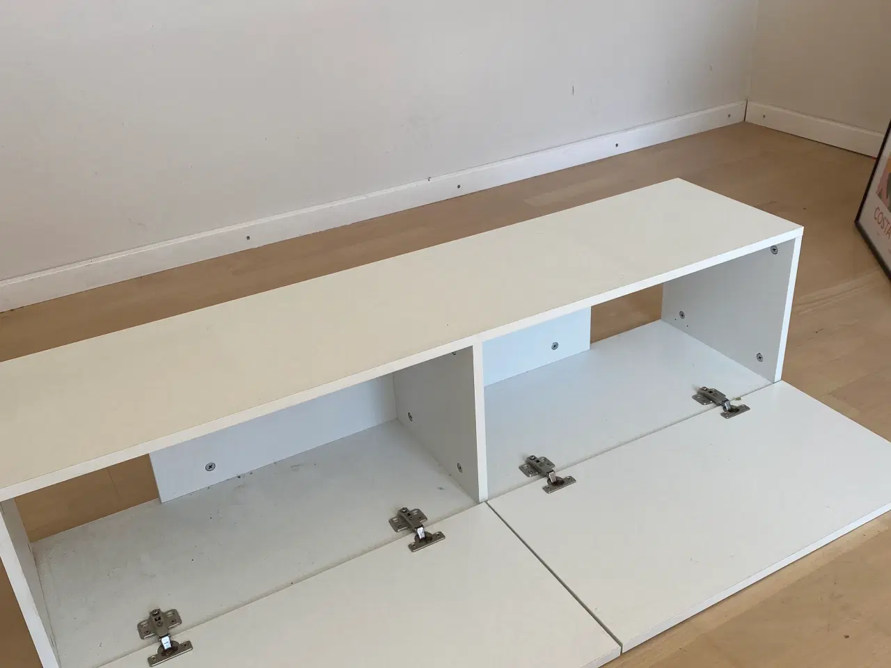 Billede 3 - TV-møbel gives væk