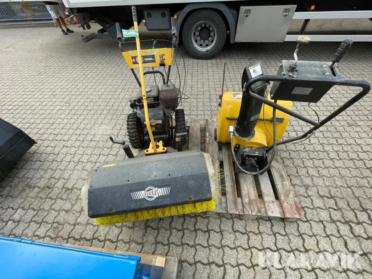 Billede 5 - Redskabsbærer med kost og Sneslynge TEXAS Combo 800