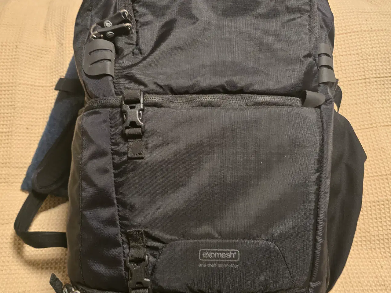 Billede 3 -  Sort Packsafe rygsæk