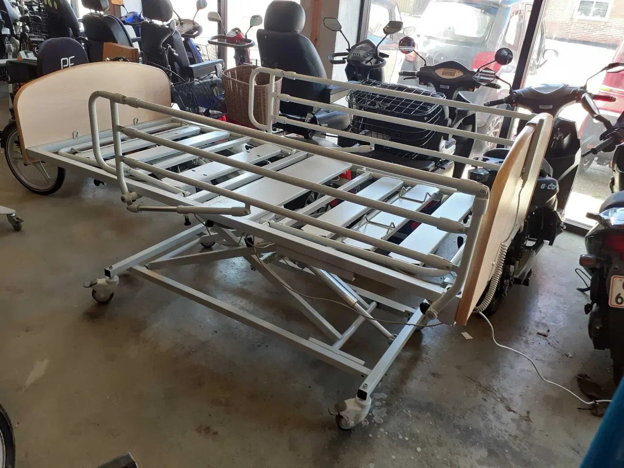 Billede 3 - Plejeseng med el elevation