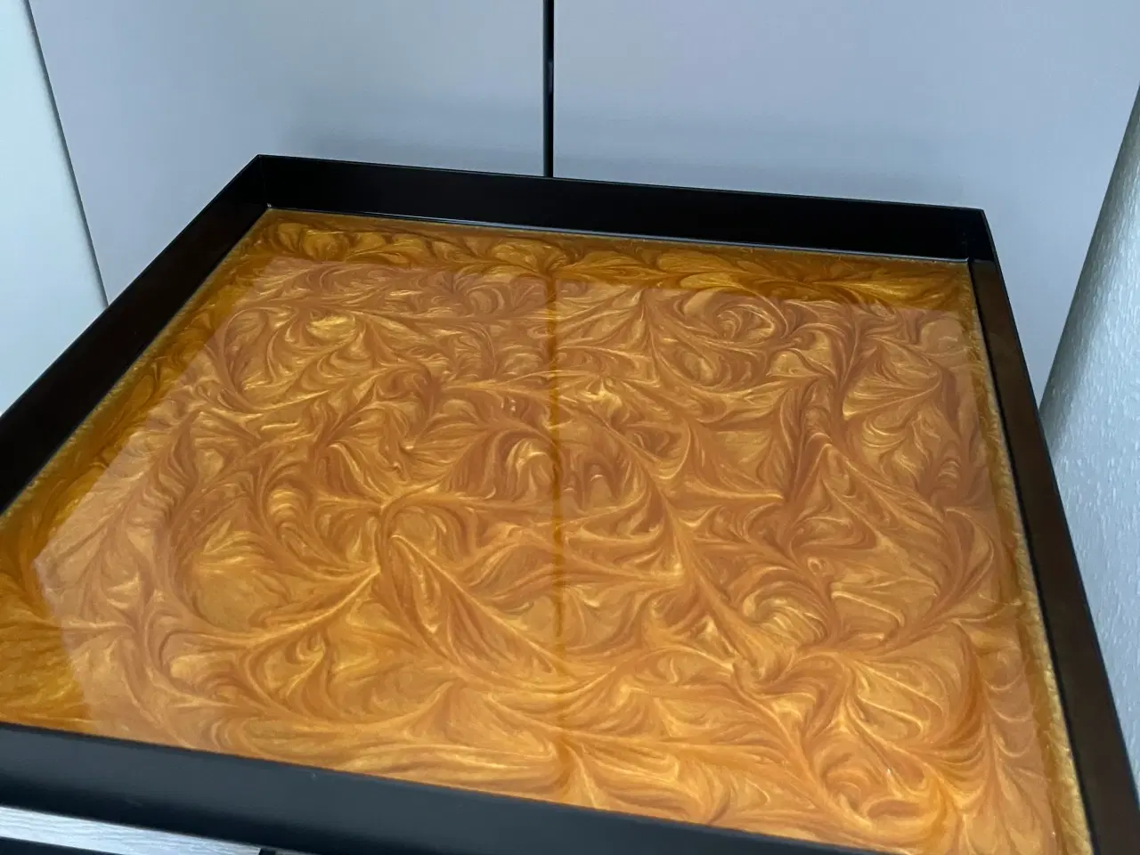 Billede 2 - Hay table tray med messingfarve uden ridser