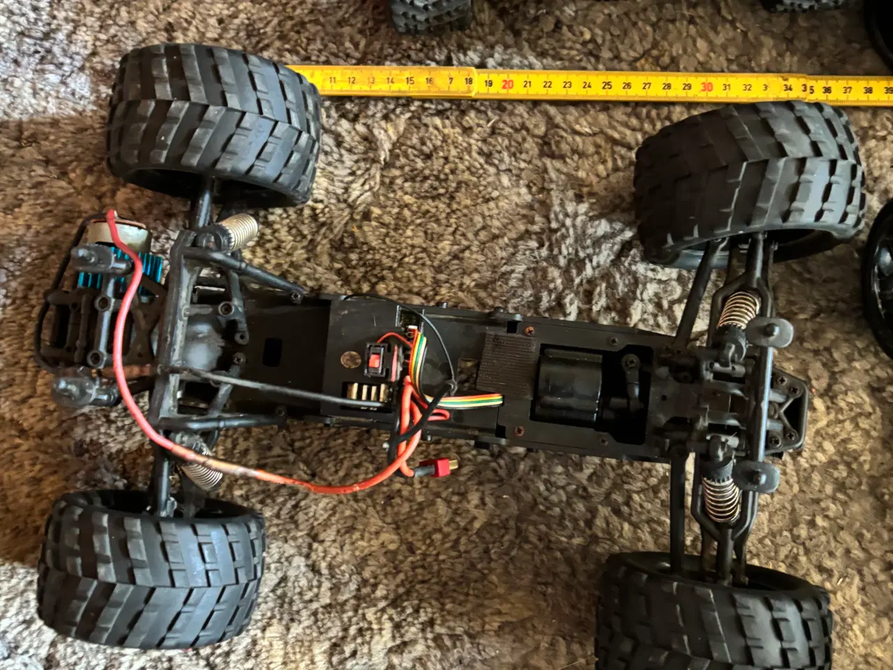 Billede 2 - 6 chassis med dele til fjernstyret biler sælges sa