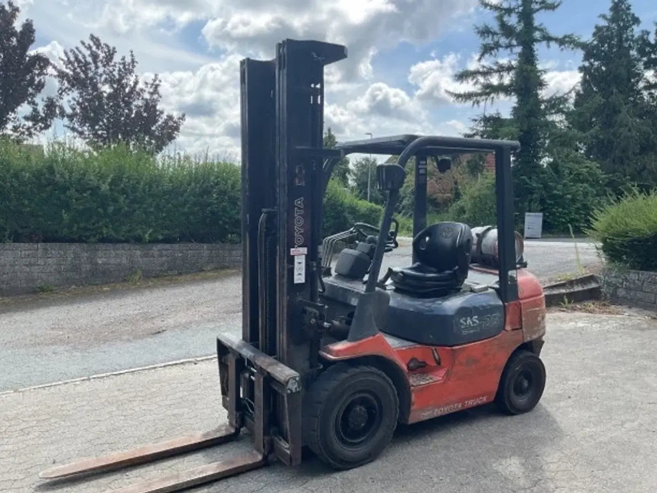Billede 2 - 2500kg gastruck med Triplexmast med friløft  Fra2006