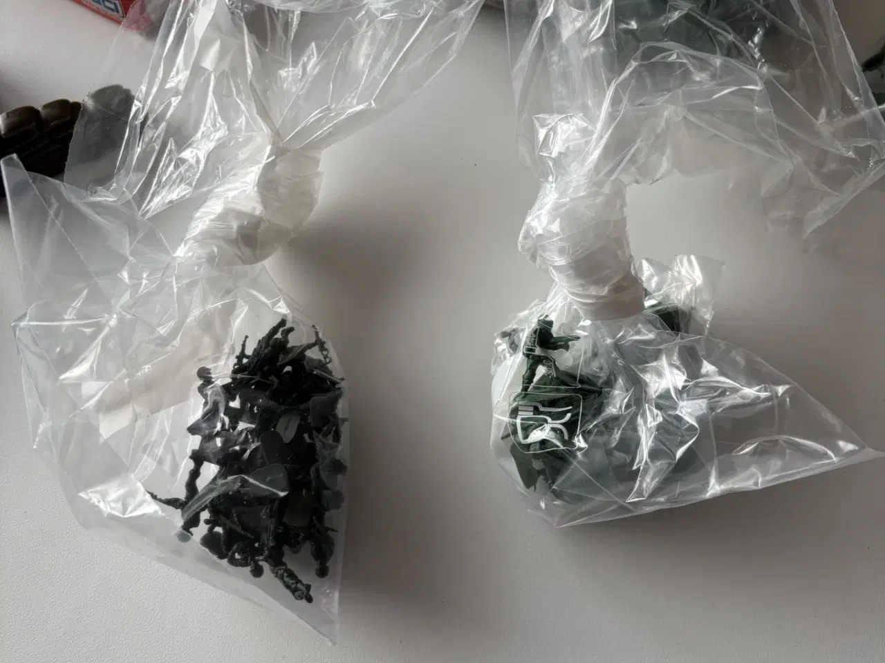 Billede 4 - Mini soldater i plastik.