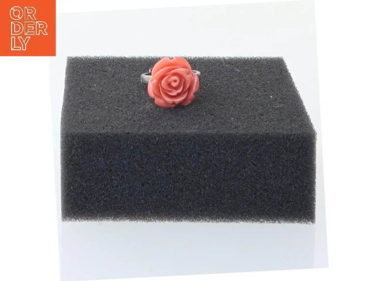 Billede 2 - Ring med rosenformet vedhæng (str. 51)