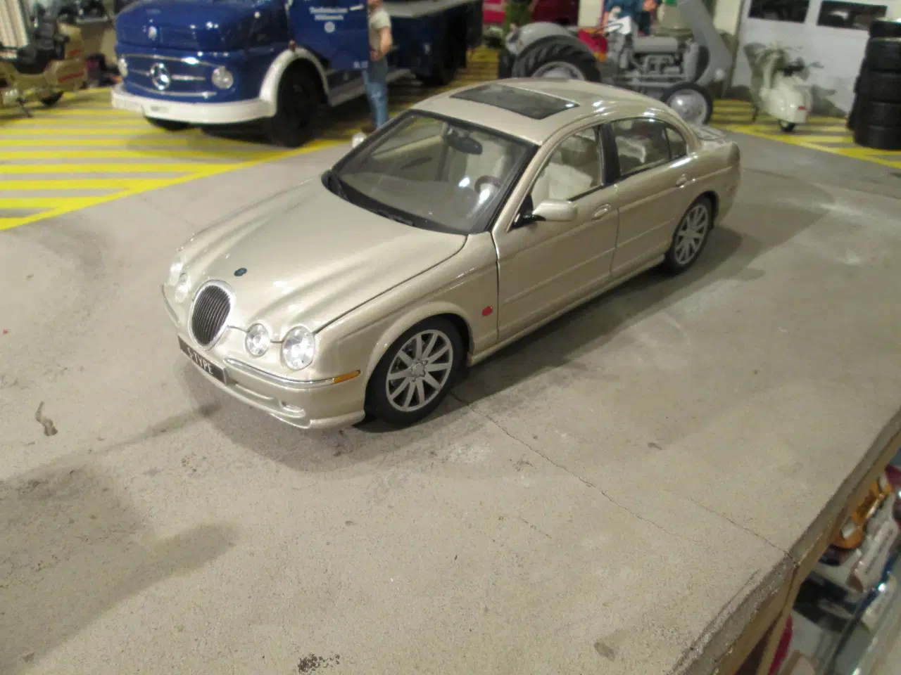 Billede 1 - Modelbil    Jaguar S Type   Maisto  1:18