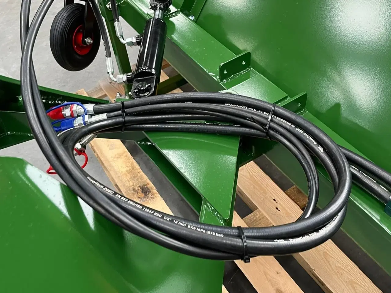 Billede 10 - Thyregod TK 2800 med nylon børster og hydraulisk sving. brede 2800 og feje brede 2500