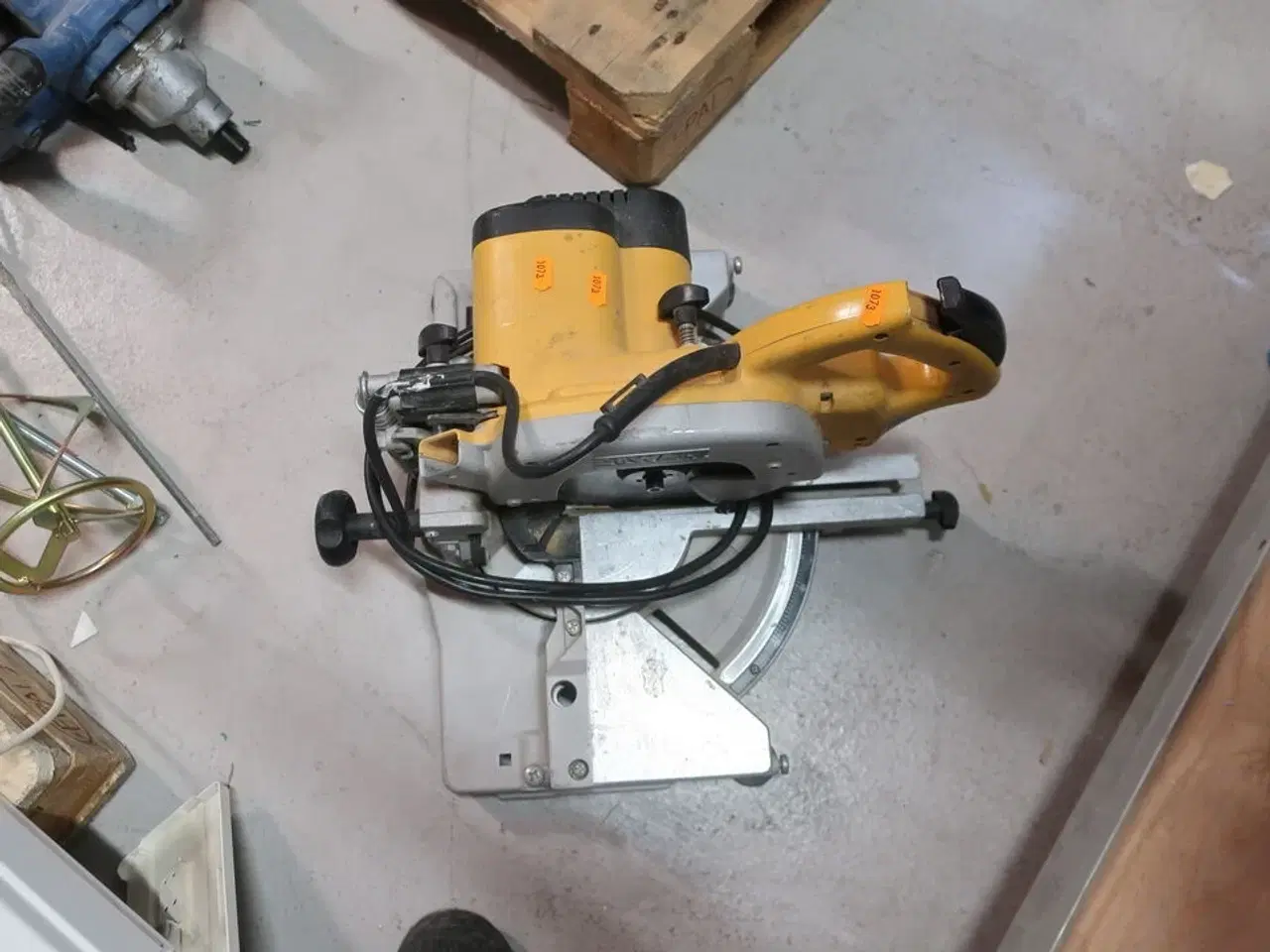 Billede 1 - Kap-/geringssav DEWALT