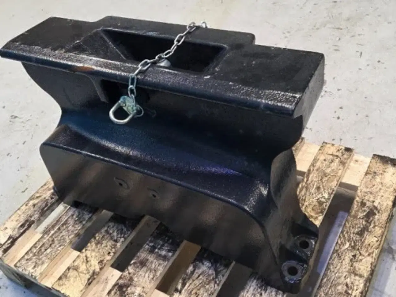 Billede 8 - Case Farmall 115C Frontvægt Holder 84313805