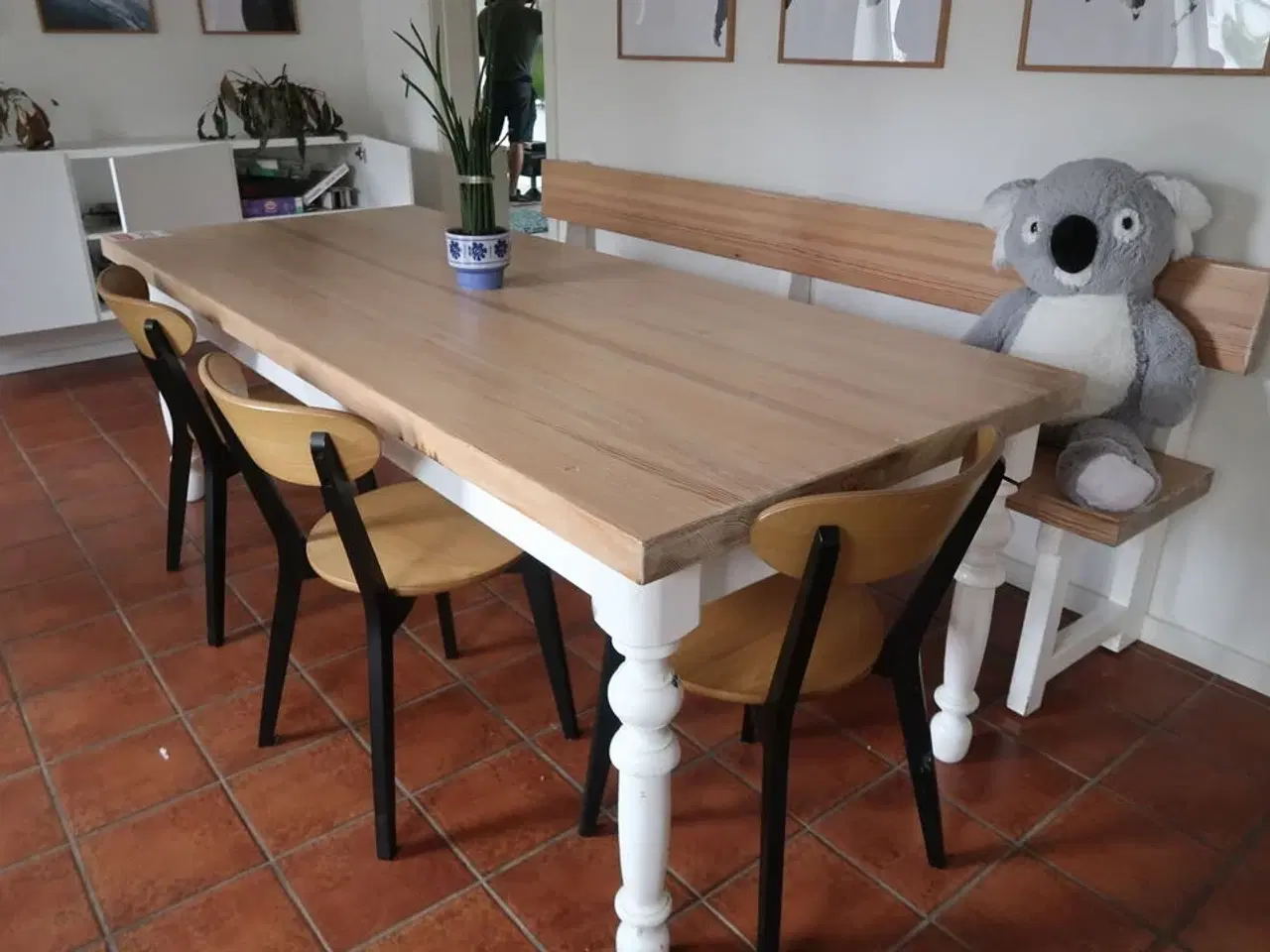 Billede 4 - Bord med 4 stole & 1 bænk