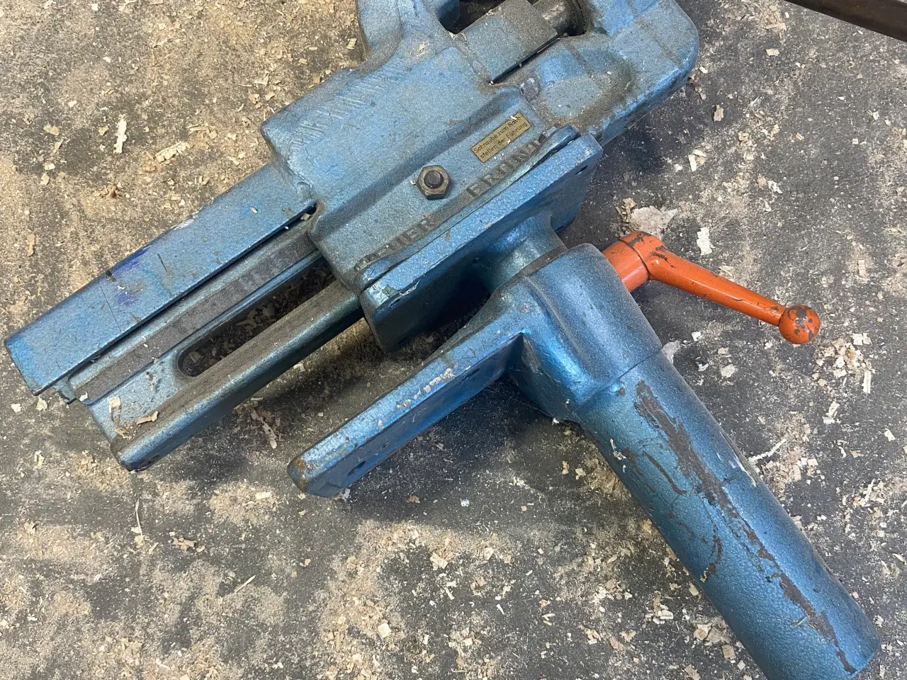 Billede 1 - Skruestik med lift