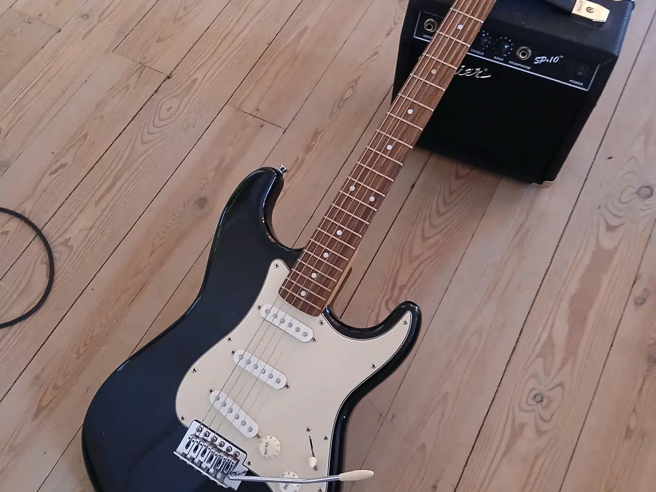 Billede 1 - SQUIER Strat by Fender