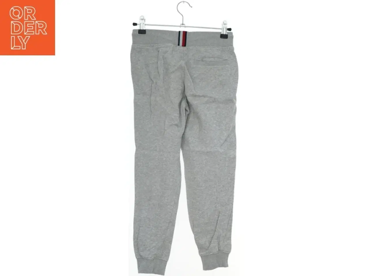 Billede 2 - Grå sweatpants med logo fra Tommy Hilfiger (str. 140)
