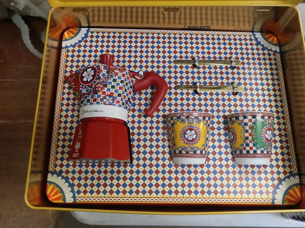 Billede 2 - 7 sæt kaffekoger, kopper, kaffedåse, pinde, BIALETTI DOLCE & GABBANA