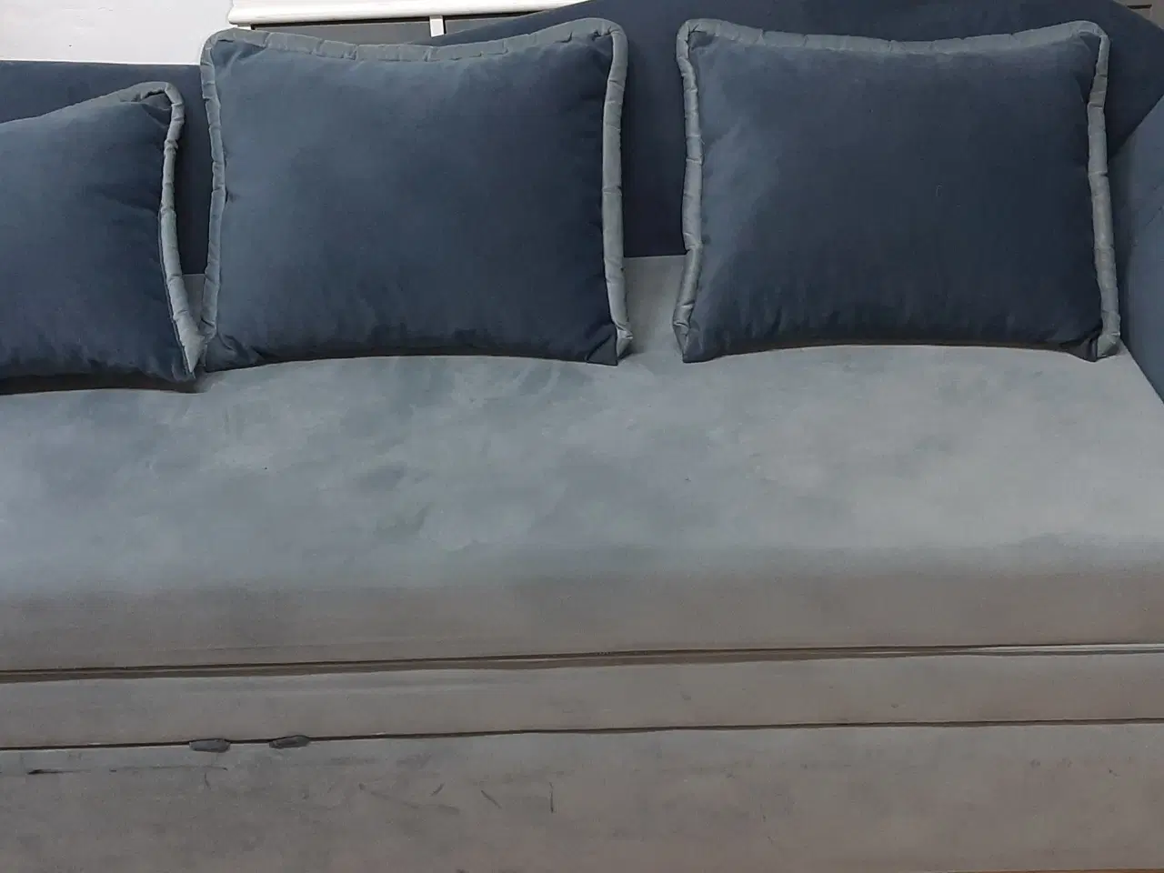 Billede 2 - Sovesofa lyserød med opbevaring 