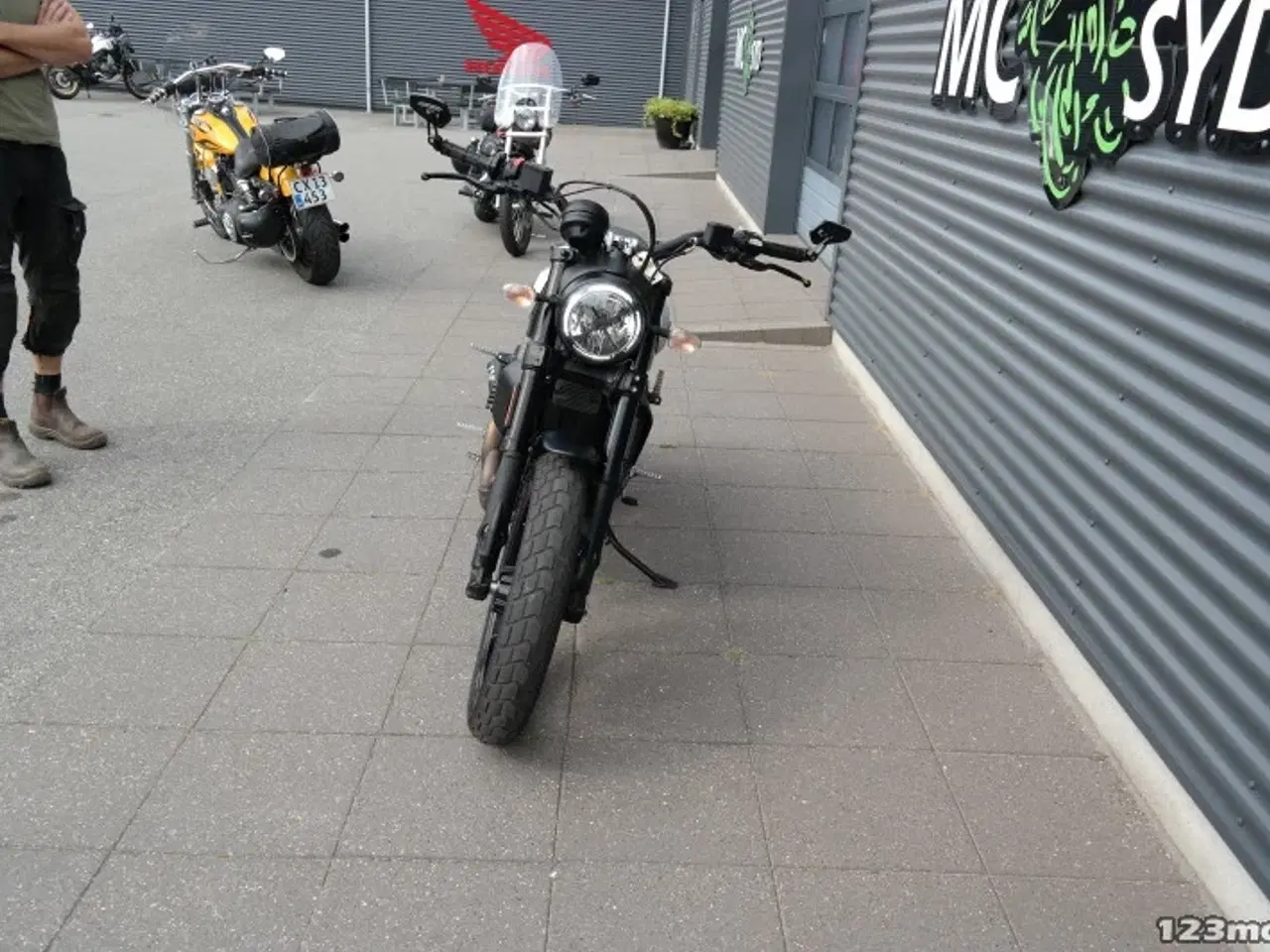 Billede 13 - Ducati Scrambler Icon Dark MC-SYD       BYTTER GERNE